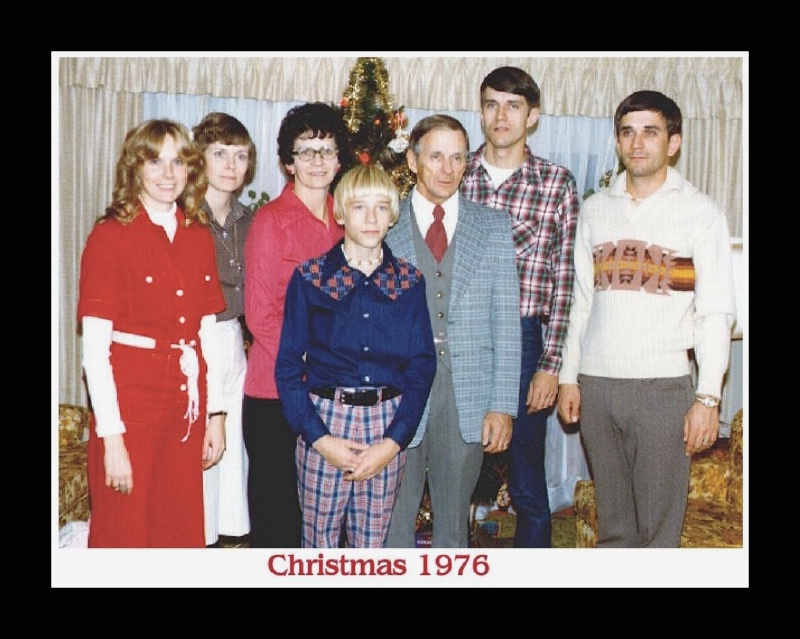 1976-12-Christmas Card Picture Mom-Dad Scott.jpg